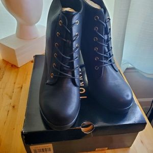 NIB TORRID METAL HEEL LACE UP BOOT